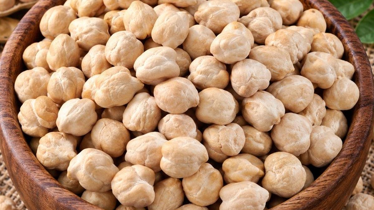 Kabuli chana is sold by the millimetre. Uniform size is what buyers pay for