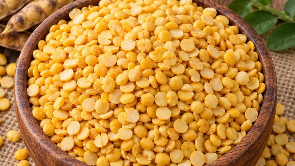 Six Maharashtrian classics made with tur and chana